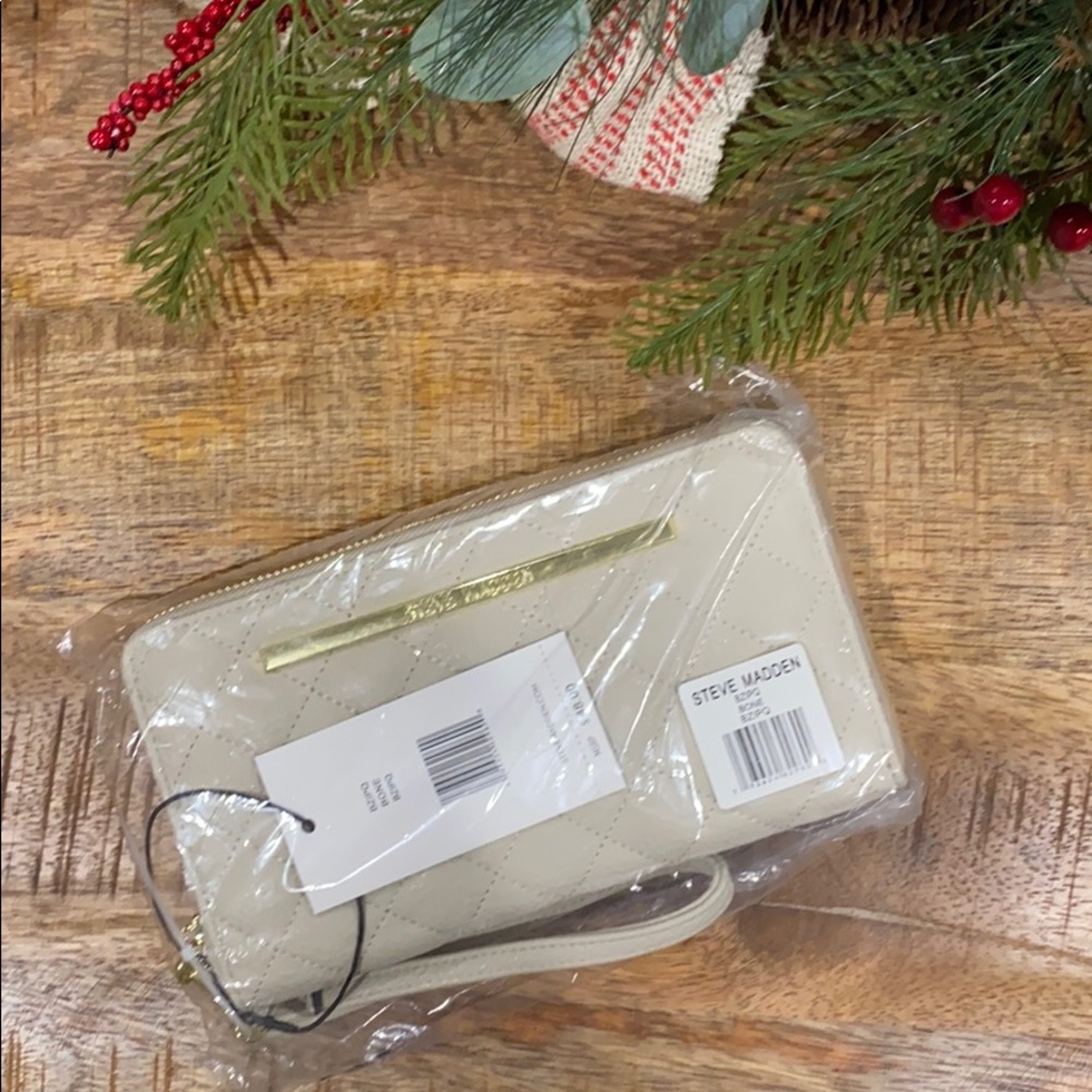 COPY - Steve Madden Wristlet